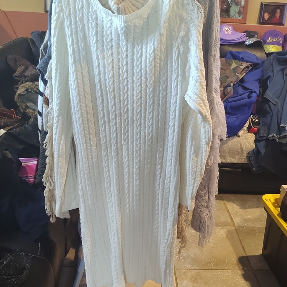 AKIRA Elegant Long Sleeve White Dress - Picture 5 of 5